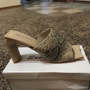 Nasty Gal Size 8 (fits like a 9) Snakeskin Heel